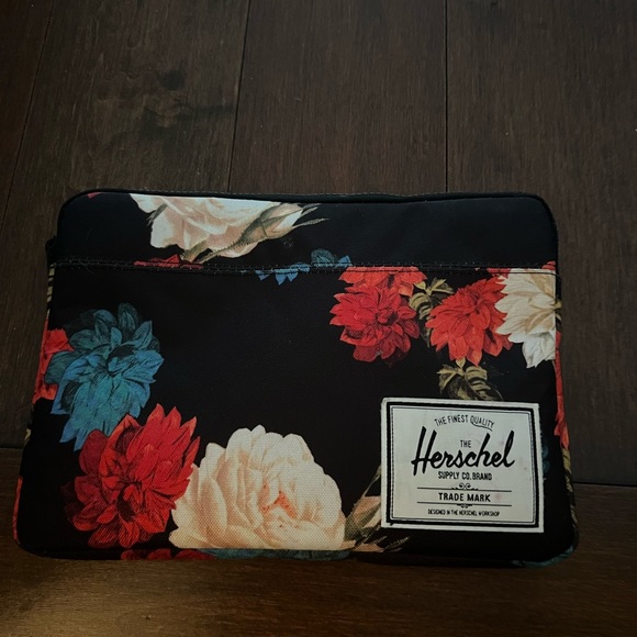 Herschel’s anchor sleeve - Picture 1 of 3